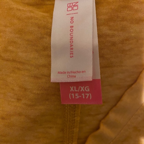 New No Boundaries Juniors'  v-neck pocket tee - Picture 7 of 8